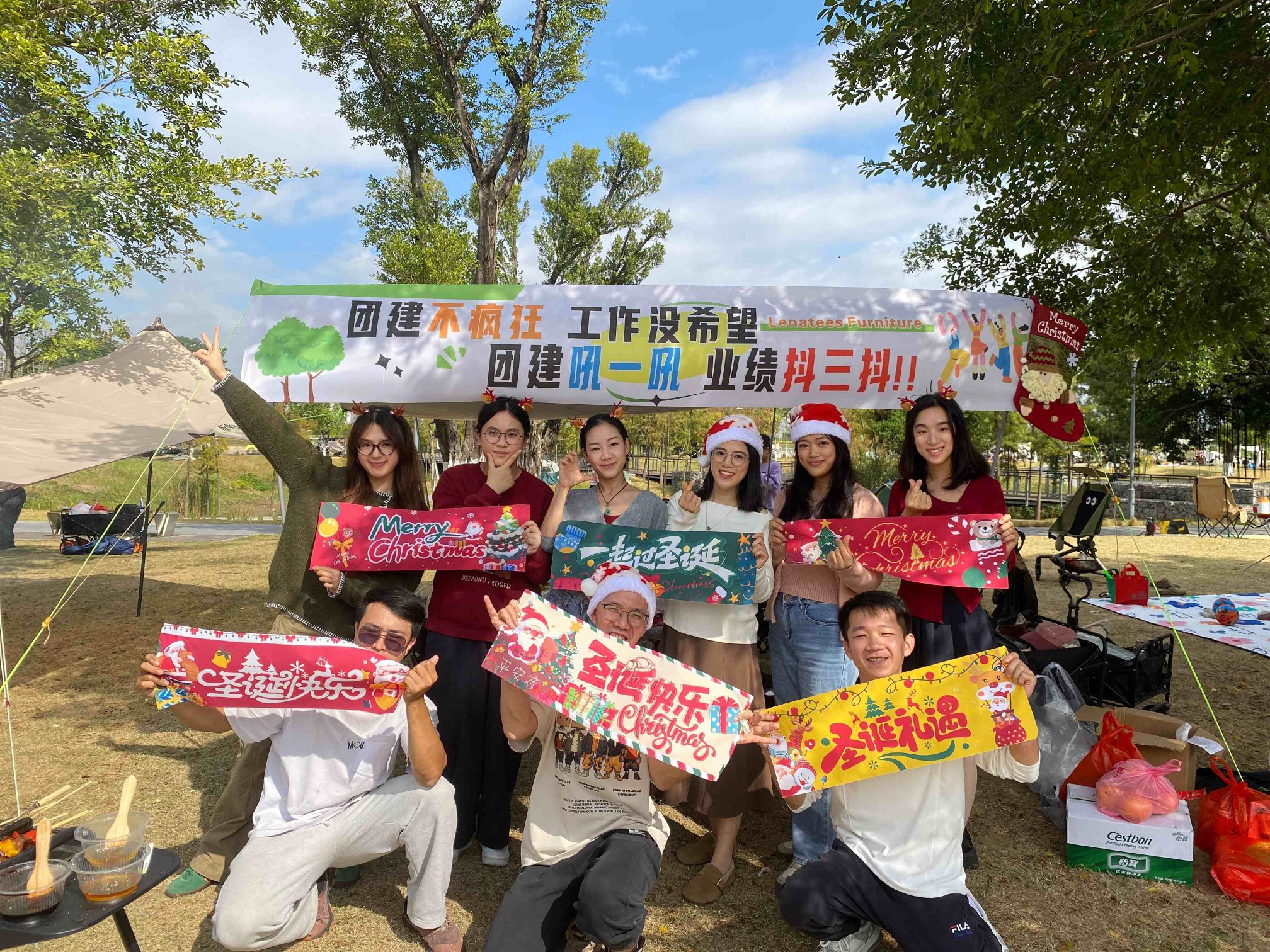 Celebrando juntos la temporada navideña de Norler Furniture