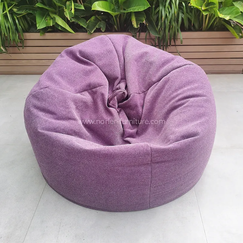 ¿Qué muebles complementarios hacen que un espacio exterior parezca acabado?
