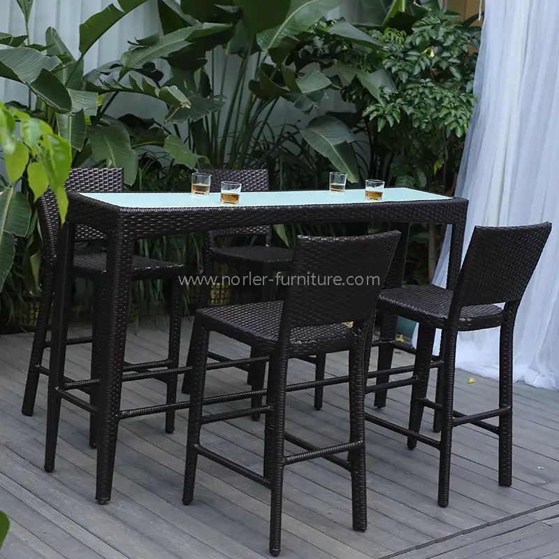 Juego de mesa y sillas de barra de ratán al aire libre